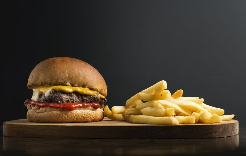 Illustration for article titled El tatuaje de los Vengadores, una ola muy grande, lo que no deberías comer en el McDonald's. Lo mejor de la semana